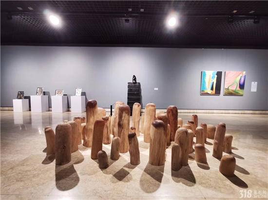 来深圳美术馆观25位当代艺术家展现“法模·心范”新的艺术传统